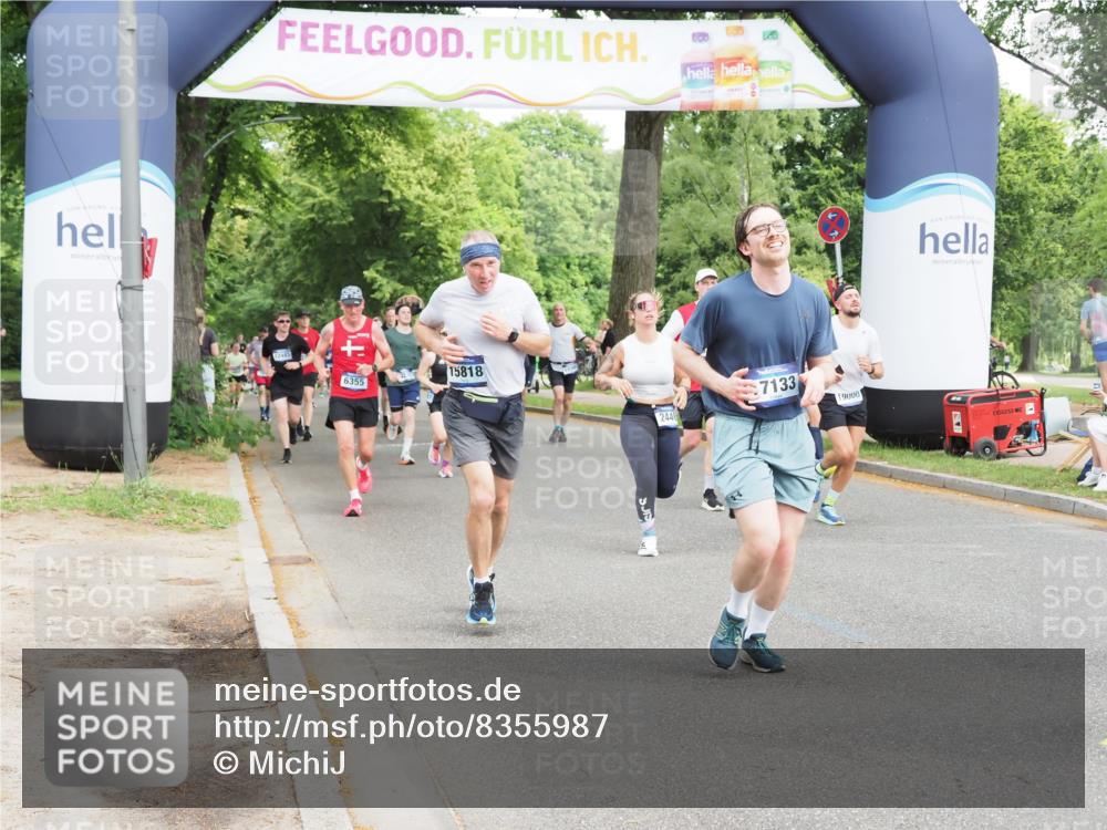 29.06.2025 - hella hamburg halbmarathon MichiJ http://msf.ph/oto/8355987 29.06.2025 10:41:58 Zwischen KM18-KM19 1143, 2432, 2448, 4897, 6356, 8223, 8618, 12213, 13267, 14660, 14834, 15389, 15818, 16625, 17133, 18031, 18190, 19000 meine-sportfotos.de