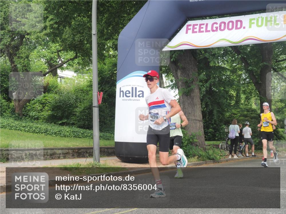 29.06.2025 - hella hamburg halbmarathon KatJ http://msf.ph/oto/8356004 29.06.2025 10:21:53 Zwischen KM18-KM19 1407, 4463, 4679 meine-sportfotos.de