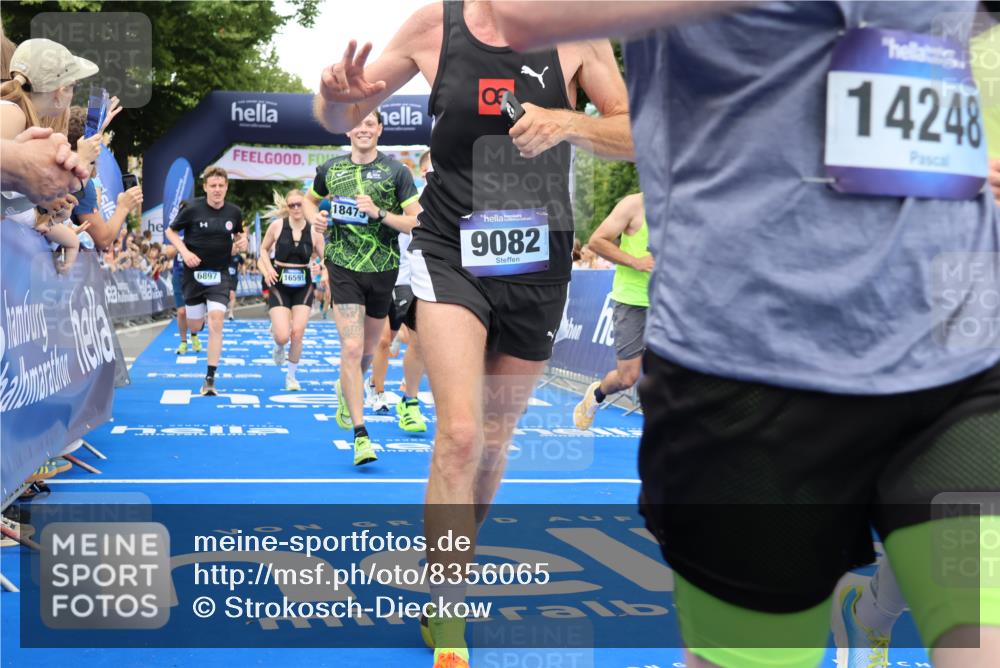 29.06.2025 - hella hamburg halbmarathon Strokosch-Dieckow http://msf.ph/oto/8356065 29.06.2025 10:52:11 Ziel 1482, 2397, 2595, 4419, 4837, 5032, 5087, 5093, 5378, 5482, 6164, 6897, 7732, 7896, 9074, 9082, 12135, 12580, 13726, 14248, 14300, 15275, 15446, 15829, 16003, 16320, 16591, 16666, 17033, 17130, 18475, 18801 meine-sportfotos.de
