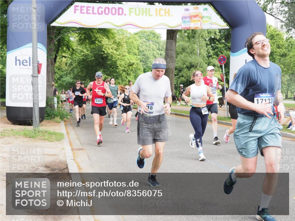 29.06.2025 - hella hamburg halbmarathon MichiJ http://msf.ph/oto/8356075 29.06.2025 10:41:58 Zwischen KM18-KM19 1143, 2432, 2448, 4897, 6356, 8223, 8618, 12213, 13267, 14660, 14834, 15389, 15818, 16625, 17133, 18031, 18190, 19000 meine-sportfotos.de