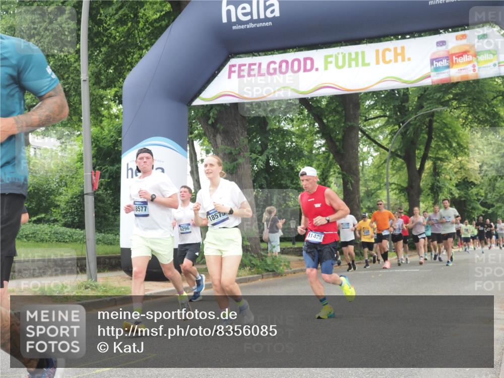 29.06.2025 - hella hamburg halbmarathon KatJ http://msf.ph/oto/8356085 29.06.2025 10:51:51 Zwischen KM18-KM19 2936, 6714 meine-sportfotos.de