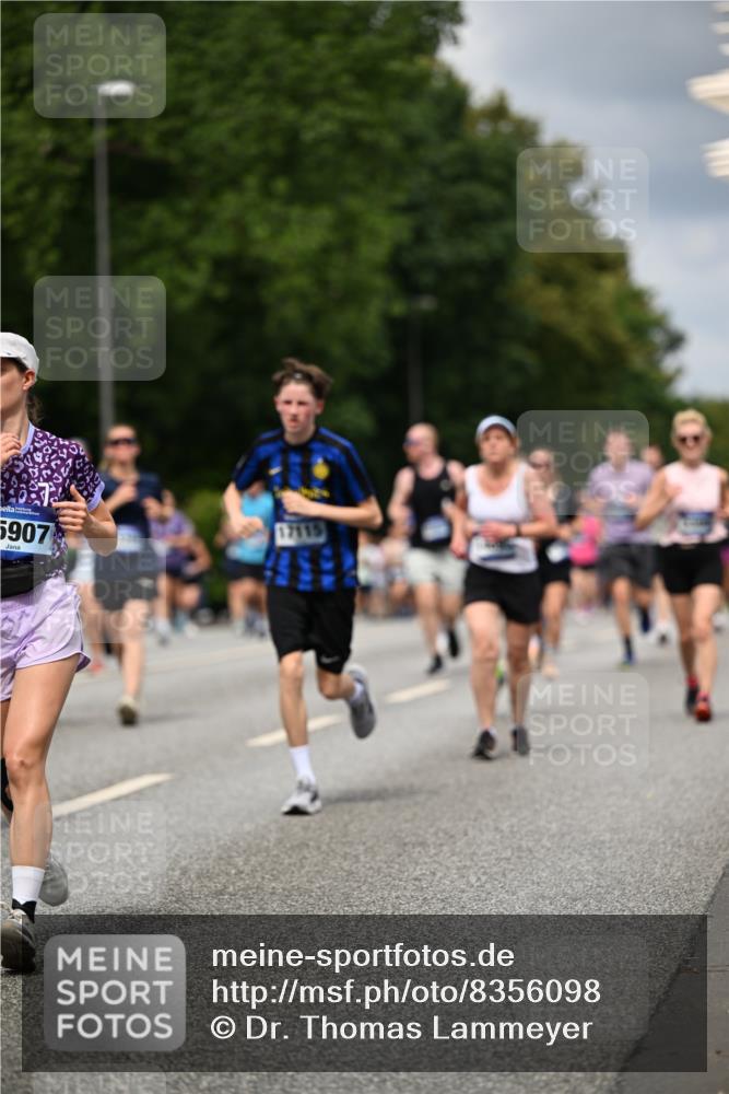29.06.2025 - hella hamburg halbmarathon Dr. Thomas Lammeyer http://msf.ph/oto/8356098 29.06.2025 10:41:07 Kennedybrücke 1008, 1010, 1253, 1488, 1490, 1597, 1948, 1952, 2072, 2811, 3398, 3428, 3714, 3895, 4245, 5560, 5786, 5789, 5809, 6184, 6359, 6804, 7202, 7632, 7707, 7773, 7823, 8257, 8258, 8315, 8936, 8937, 9806, 9918, 10123, 10487, 10577, 10862 meine-sportfotos.de