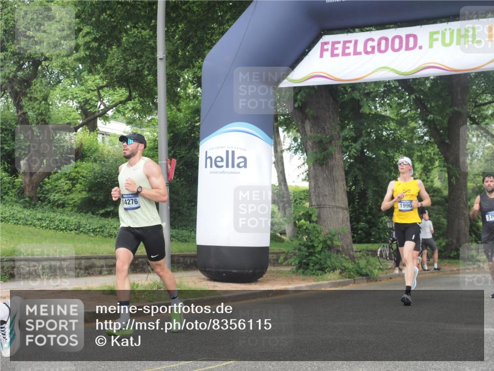 29.06.2025 - hella hamburg halbmarathon KatJ http://msf.ph/oto/8356115 29.06.2025 10:21:54 Zwischen KM18-KM19 1407, 1707, 1990, 4463, 4679 meine-sportfotos.de