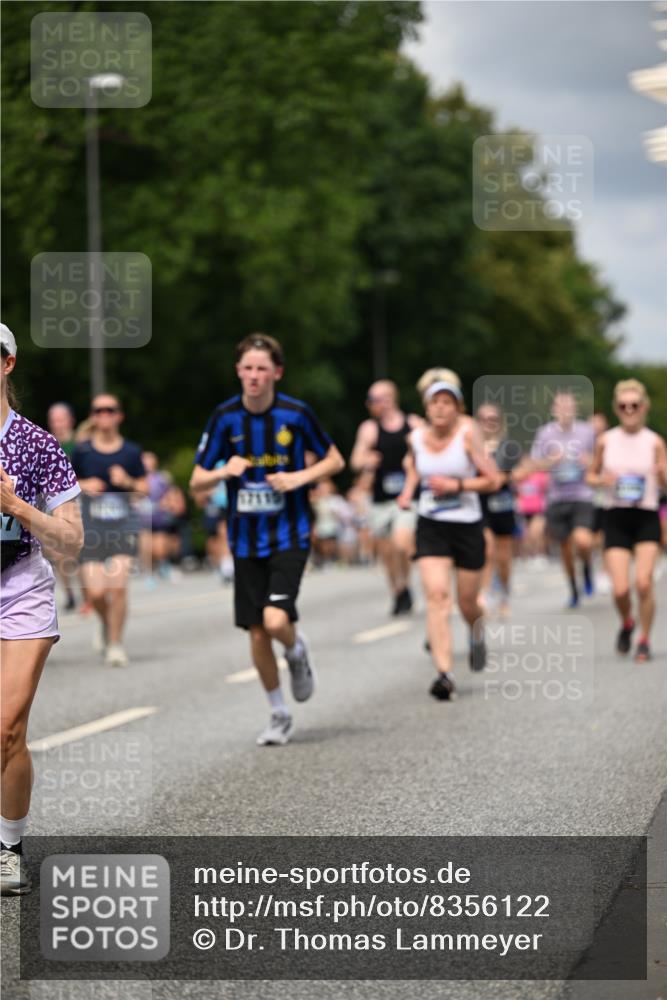 29.06.2025 - hella hamburg halbmarathon Dr. Thomas Lammeyer http://msf.ph/oto/8356122 29.06.2025 10:41:07 Kennedybrücke 1008, 1010, 1253, 1488, 1490, 1597, 1948, 1952, 2072, 2811, 3398, 3428, 3714, 3895, 4245, 5560, 5786, 5789, 5809, 6184, 6359, 6804, 7202, 7632, 7707, 7773, 7823, 8257, 8258, 8315, 8936, 8937, 9806, 9918, 10123, 10487, 10577, 10862 meine-sportfotos.de