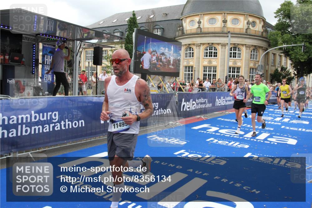 29.06.2025 - hella hamburg halbmarathon Michael Strokosch http://msf.ph/oto/8356134 29.06.2025 10:54:10 Ziel 1410, 3208, 3209, 5638, 6294, 6581, 8390, 9032, 9791, 11499, 12379, 13397, 13794, 15524, 16871, 17348 meine-sportfotos.de