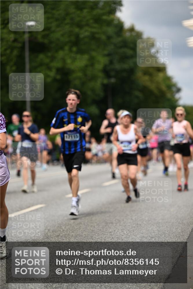 29.06.2025 - hella hamburg halbmarathon Dr. Thomas Lammeyer http://msf.ph/oto/8356145 29.06.2025 10:41:07 Kennedybrücke 1008, 1010, 1253, 1488, 1490, 1597, 1948, 1952, 2072, 2811, 3398, 3428, 3714, 3895, 4245, 5560, 5786, 5789, 5809, 6184, 6359, 6804, 7202, 7632, 7707, 7773, 7823, 8257, 8258, 8315, 8936, 8937, 9806, 9918, 10123, 10487, 10577, 10862 meine-sportfotos.de