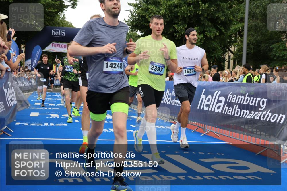 29.06.2025 - hella hamburg halbmarathon Strokosch-Dieckow http://msf.ph/oto/8356150 29.06.2025 10:52:10 Ziel 1482, 2397, 2595, 4419, 4837, 5032, 5087, 5093, 5378, 5482, 6164, 6897, 7732, 7896, 9074, 9082, 12135, 12580, 13726, 14248, 14300, 15275, 15446, 15829, 16003, 16179, 16320, 16591, 16666, 17033, 17130, 18475, 18801 meine-sportfotos.de