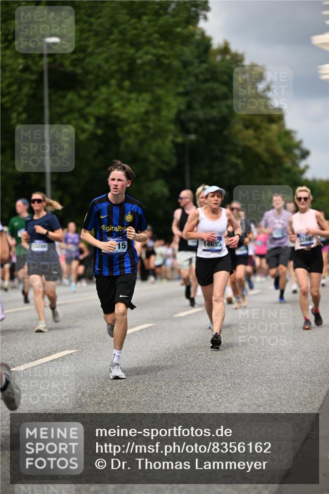 29.06.2025 - hella hamburg halbmarathon Dr. Thomas Lammeyer http://msf.ph/oto/8356162 29.06.2025 10:41:07 Kennedybrücke 1008, 1010, 1253, 1488, 1490, 1597, 1948, 1952, 2072, 2811, 3398, 3428, 3714, 3895, 4245, 5560, 5786, 5789, 5809, 6184, 6359, 6804, 7202, 7632, 7707, 7773, 7823, 8257, 8258, 8315, 8936, 8937, 9806, 9918, 10123, 10487, 10577, 10862 meine-sportfotos.de
