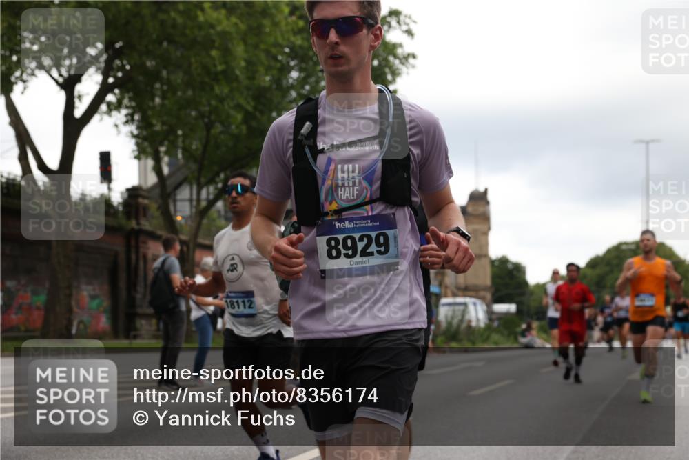 29.06.2025 - hella hamburg halbmarathon Yannick Fuchs http://msf.ph/oto/8356174 29.06.2025 10:53:02 20KM 1285, 1642, 1946, 1951, 2006, 2027, 2348, 2584, 2677, 2855, 2957, 2978, 3181, 3983, 4088, 4592, 5084, 5347, 5633, 6202, 6208, 6636, 6997, 7031, 7223, 7476, 8290, 8929, 9655, 10036, 10759, 10915, 10943, 12633, 13407, 13583, 14375, 14631, 14914, 15232, 15240, 15263, 15284, 15824, 16160, 16341, 16563, 16910, 17017, 17346, 17630, 17810, 17852, 18112, 18153, 18232, 18266, 18327, 18730, 18954 meine-sportfotos.de