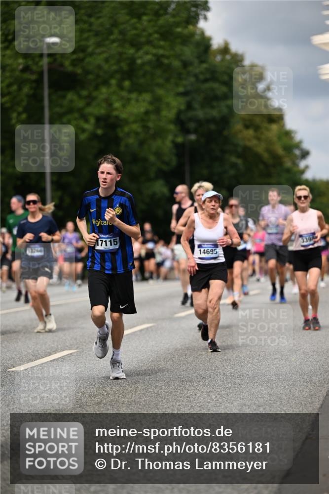 29.06.2025 - hella hamburg halbmarathon Dr. Thomas Lammeyer http://msf.ph/oto/8356181 29.06.2025 10:41:07 Kennedybrücke 1008, 1010, 1253, 1488, 1490, 1597, 1948, 1952, 2072, 2811, 3398, 3428, 3714, 3895, 4245, 5560, 5786, 5789, 5809, 6184, 6359, 6804, 7202, 7632, 7707, 7773, 7823, 8257, 8258, 8315, 8936, 8937, 9806, 9918, 10123, 10487, 10577, 10862 meine-sportfotos.de