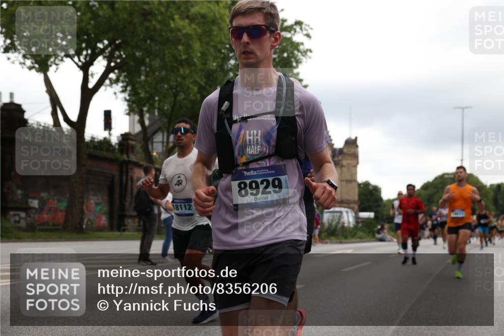 29.06.2025 - hella hamburg halbmarathon Yannick Fuchs http://msf.ph/oto/8356206 29.06.2025 10:53:02 20KM 1285, 1642, 1946, 1951, 2006, 2027, 2348, 2584, 2677, 2855, 2957, 2978, 3181, 3983, 4088, 4592, 5084, 5347, 5633, 6202, 6208, 6636, 6997, 7031, 7223, 7476, 8290, 8929, 9655, 10036, 10759, 10915, 10943, 12633, 13407, 13583, 14375, 14631, 14914, 15232, 15240, 15263, 15284, 15824, 16160, 16341, 16563, 16910, 17017, 17346, 17630, 17810, 17852, 18112, 18153, 18232, 18266, 18327, 18730, 18954 meine-sportfotos.de
