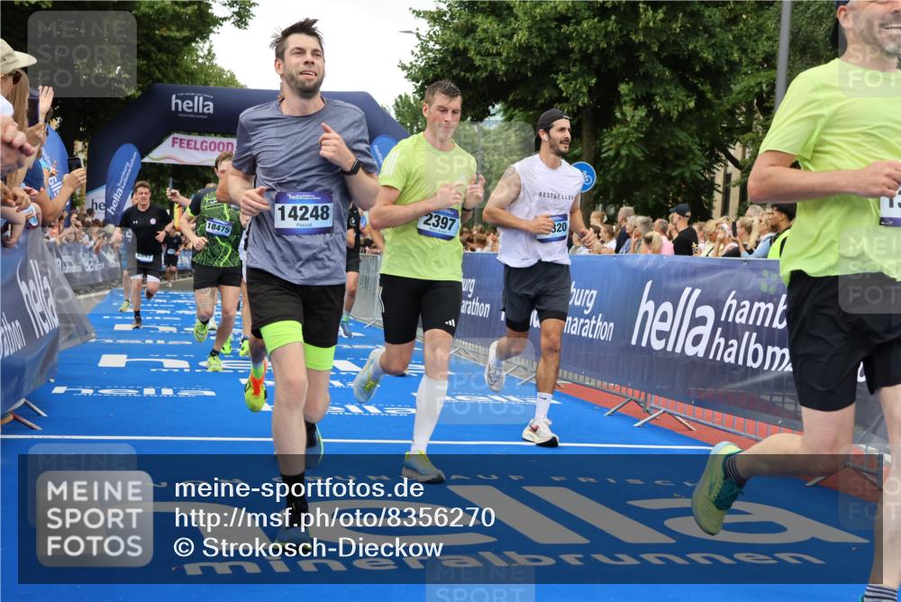 29.06.2025 - hella hamburg halbmarathon Strokosch-Dieckow http://msf.ph/oto/8356270 29.06.2025 10:52:10 Ziel 1482, 2397, 2595, 4419, 4837, 5032, 5087, 5093, 5378, 5482, 6164, 6897, 7732, 7896, 9074, 9082, 12135, 12580, 13726, 14248, 14300, 15275, 15446, 15829, 16003, 16179, 16320, 16591, 16666, 17033, 17130, 18475, 18801 meine-sportfotos.de