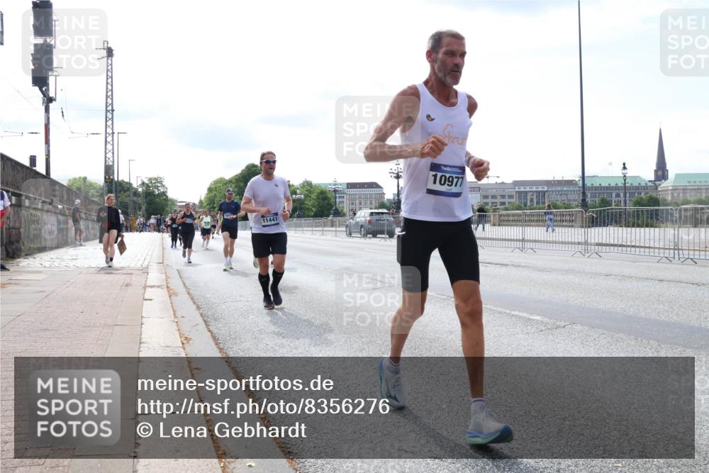 29.06.2025 - hella hamburg halbmarathon Lena Gebhardt http://msf.ph/oto/8356276 29.06.2025 10:13:55 Lombardsbrücke 11441, 10977, 1131, 1194, 1480, 1890, 2055, 2359, 2721, 2904, 2987, 4001, 4032, 4795, 4950, 4962, 5232, 5546, 5631, 5719, 6026, 6287, 6710, 6717, 6724, 7446, 7447, 7462, 7913, 8057, 8279, 8673, 9128, 9612, 9631, 9886, 10442, 10443, 10977, 11441, 11987, 12313, 12797, 12928, 12929, 12938, 13331, 13788, 13928, 15085, 15482, 15663, 15721, 15722, 15840, 16491, 17439, 17472, 17985, 18041, 18222, 18231, 18236, 18239 meine-sportfotos.de