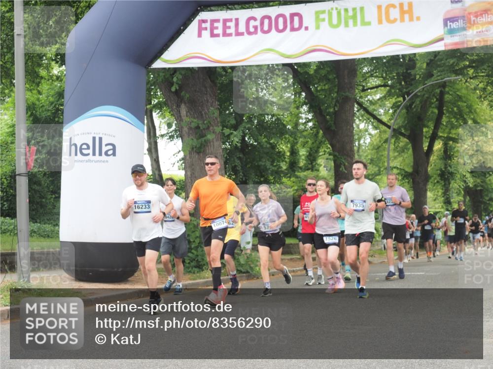 29.06.2025 - hella hamburg halbmarathon KatJ http://msf.ph/oto/8356290 29.06.2025 10:51:54 Zwischen KM18-KM19 1526, 2936, 5742, 0000, 6462, 7935 meine-sportfotos.de