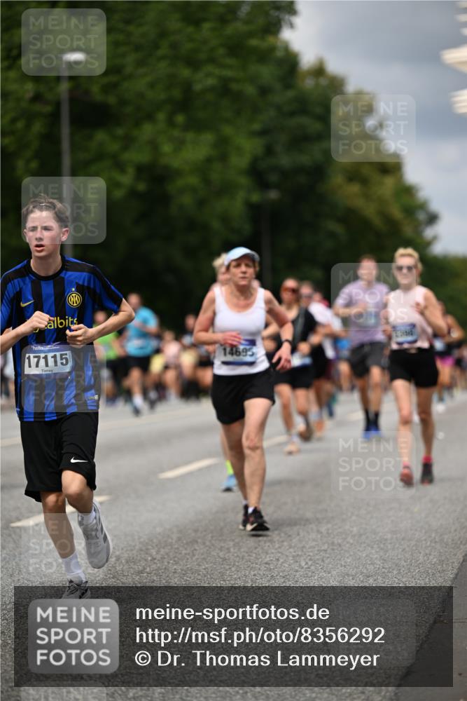 29.06.2025 - hella hamburg halbmarathon Dr. Thomas Lammeyer http://msf.ph/oto/8356292 29.06.2025 10:41:08 Kennedybrücke 1008, 1010, 1253, 1488, 1490, 1597, 1948, 1952, 2072, 2552, 2811, 3165, 3398, 3428, 3714, 3895, 5560, 5786, 5789, 5809, 6184, 6359, 6804, 7202, 7235, 7632, 7707, 7773, 7823, 8257, 8258, 8315, 8936, 8937, 9806, 9918, 10123, 10487, 10862 meine-sportfotos.de