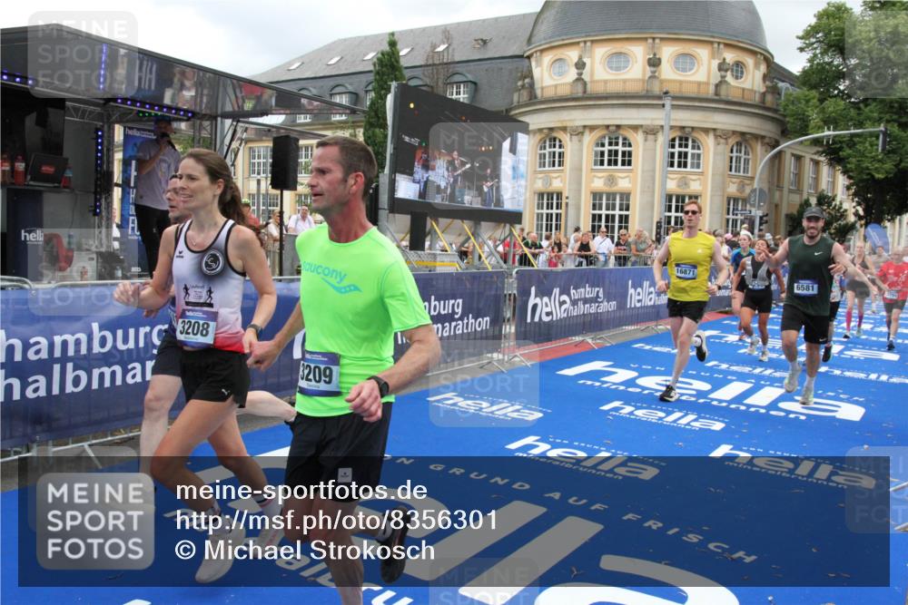 29.06.2025 - hella hamburg halbmarathon Michael Strokosch http://msf.ph/oto/8356301 29.06.2025 10:54:12 Ziel 1410, 3208, 3209, 3898, 5638, 6294, 6443, 6581, 8390, 9791, 11499, 12213, 12379, 13397, 13794, 15169, 15524, 16780, 16871 meine-sportfotos.de