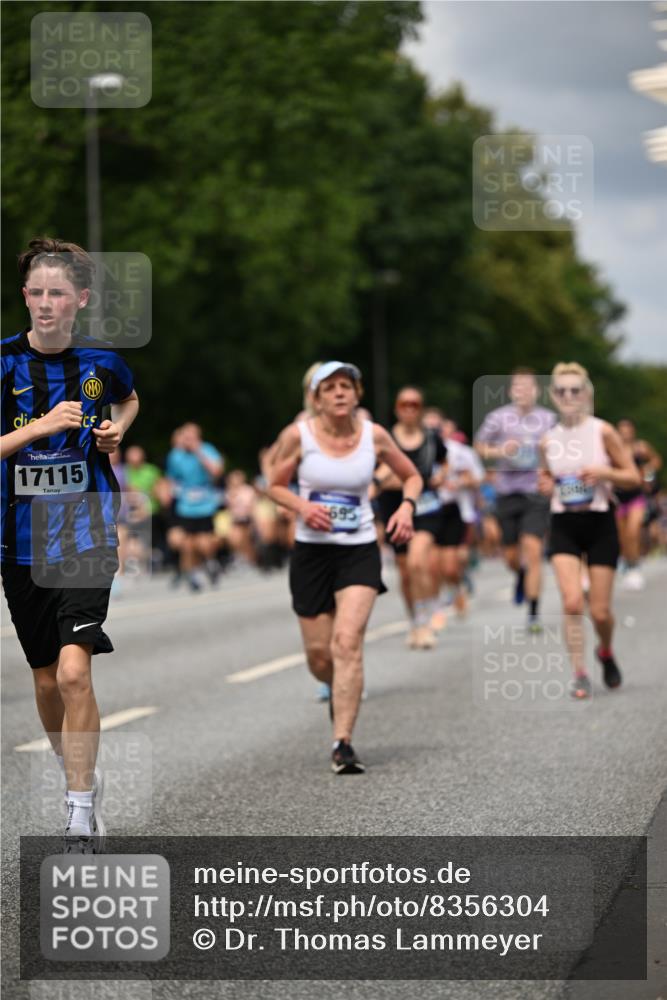 29.06.2025 - hella hamburg halbmarathon Dr. Thomas Lammeyer http://msf.ph/oto/8356304 29.06.2025 10:41:08 Kennedybrücke 1008, 1010, 1253, 1488, 1490, 1597, 1948, 1952, 2072, 2552, 2811, 3165, 3398, 3428, 3714, 3895, 5560, 5786, 5789, 5809, 6184, 6359, 6804, 7202, 7235, 7632, 7707, 7773, 7823, 8257, 8258, 8315, 8936, 8937, 9806, 9918, 10123, 10487, 10862 meine-sportfotos.de