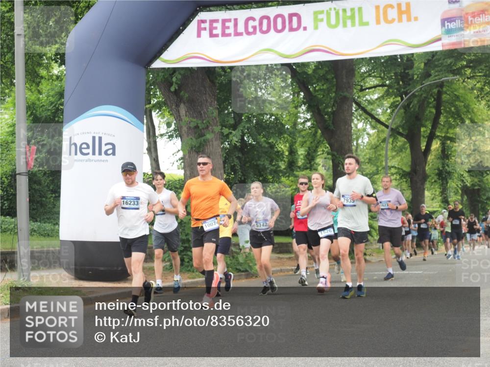 29.06.2025 - hella hamburg halbmarathon KatJ http://msf.ph/oto/8356320 29.06.2025 10:51:54 Zwischen KM18-KM19 1526, 2936, 5742, 0000, 6462, 7935 meine-sportfotos.de