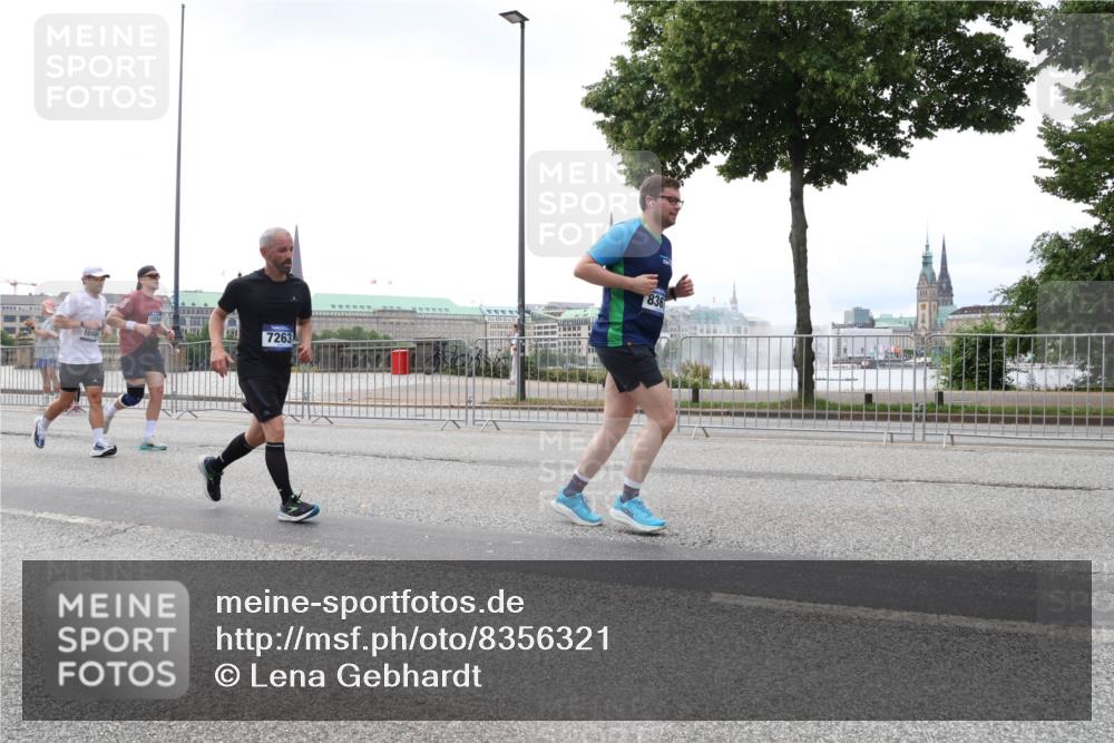 29.06.2025 - hella hamburg halbmarathon Lena Gebhardt http://msf.ph/oto/8356321 29.06.2025 10:39:01 Lombardsbrücke 7263, 836, 56, 1232, 1390, 1451, 1760, 2092, 2524, 2534, 2571, 2574, 2576, 2660, 2693, 2843, 2893, 2998, 3216, 3307, 3323, 3726, 3727, 3745, 3927, 4028, 4257, 4259, 4260, 4316, 4320, 4410, 4523, 4659, 4882, 4964, 5913, 6062, 6112, 6611, 6695, 6696, 6875, 7148, 7263, 7341, 7506, 7589, 7815, 7849, 8243, 8367, 8457, 8783, 9420, 9446, 9708, 9974, 9977, 10001, 10072, 10315, 10516, 10554, 13060 meine-sportfotos.de