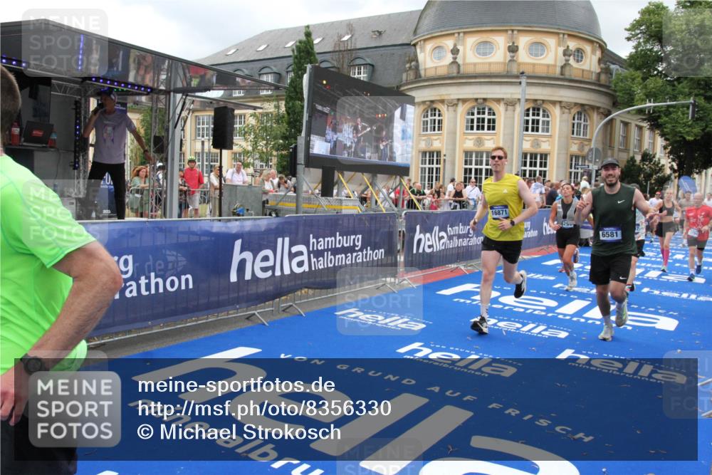 29.06.2025 - hella hamburg halbmarathon Michael Strokosch http://msf.ph/oto/8356330 29.06.2025 10:54:12 Ziel 1410, 3208, 3209, 3898, 5638, 6294, 6443, 6581, 8390, 9791, 11499, 12213, 12379, 13397, 13794, 15169, 15524, 16780, 16871 meine-sportfotos.de