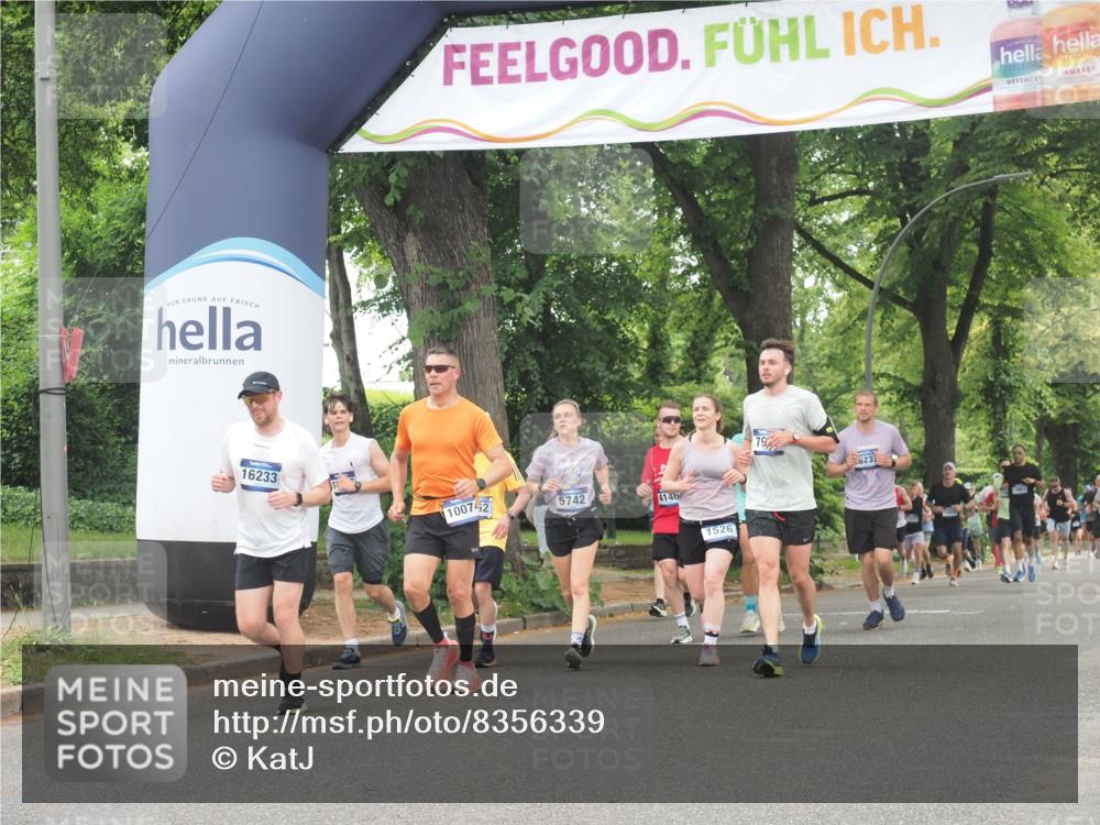 29.06.2025 - hella hamburg halbmarathon KatJ http://msf.ph/oto/8356339 29.06.2025 10:51:54 Zwischen KM18-KM19 1526, 2936, 5742, 0000, 6462, 7935 meine-sportfotos.de