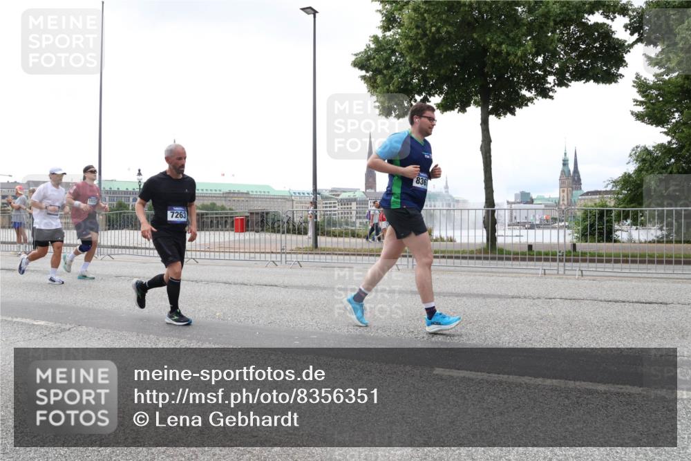 29.06.2025 - hella hamburg halbmarathon Lena Gebhardt http://msf.ph/oto/8356351 29.06.2025 10:39:01 Lombardsbrücke 7263, 836, 56, 1232, 1390, 1451, 1760, 2092, 2524, 2534, 2571, 2574, 2576, 2660, 2693, 2843, 2893, 2998, 3216, 3307, 3323, 3726, 3727, 3745, 3927, 4028, 4257, 4259, 4260, 4316, 4320, 4410, 4523, 4659, 4882, 4964, 5913, 6062, 6112, 6611, 6695, 6696, 6875, 7148, 7263, 7341, 7506, 7589, 7815, 7849, 8243, 8367, 8457, 8783, 9420, 9446, 9708, 9974, 9977, 10001, 10072, 10315, 10516, 10554, 13060 meine-sportfotos.de
