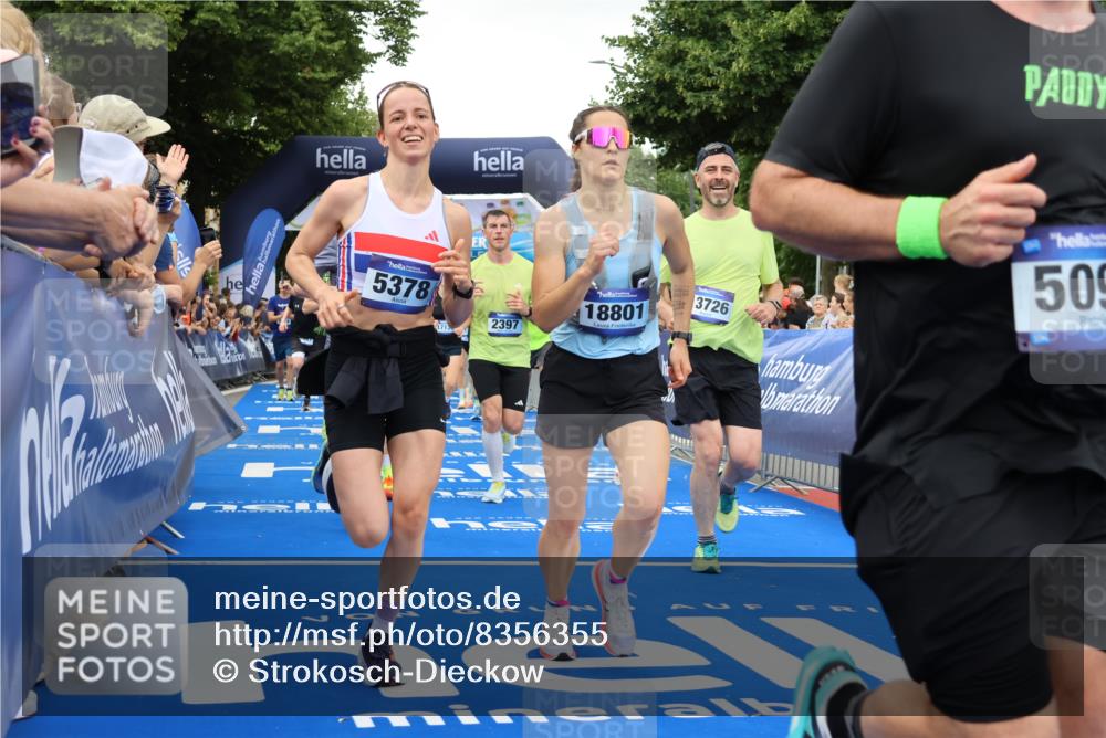 29.06.2025 - hella hamburg halbmarathon Strokosch-Dieckow http://msf.ph/oto/8356355 29.06.2025 10:52:09 Ziel 1482, 2397, 2595, 4419, 4837, 5032, 5087, 5093, 5378, 5482, 6897, 7732, 9074, 9082, 12135, 12580, 13726, 14248, 14300, 15275, 15506, 15829, 16003, 16179, 16320, 16591, 16666, 17033, 17130, 18475, 18801 meine-sportfotos.de