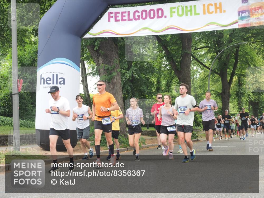 29.06.2025 - hella hamburg halbmarathon KatJ http://msf.ph/oto/8356367 29.06.2025 10:51:55 Zwischen KM18-KM19 1526, 2936, 4146, 5742, 0000, 6462, 7935 meine-sportfotos.de