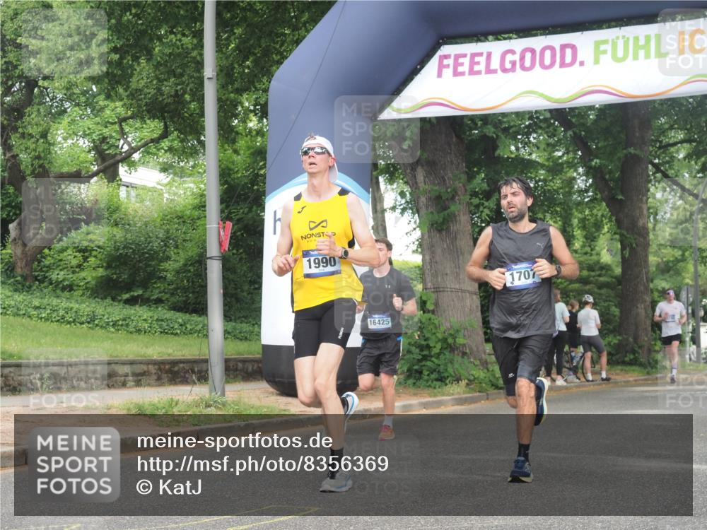 29.06.2025 - hella hamburg halbmarathon KatJ http://msf.ph/oto/8356369 29.06.2025 10:21:56 Zwischen KM18-KM19 1707, 1990, 4679 meine-sportfotos.de