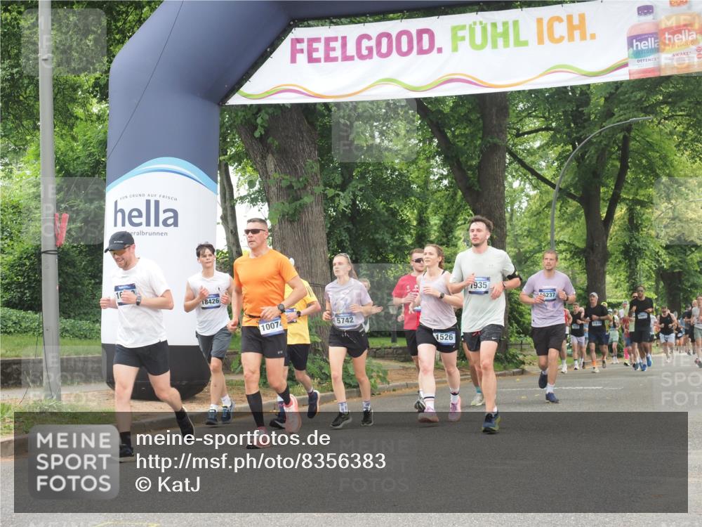 29.06.2025 - hella hamburg halbmarathon KatJ http://msf.ph/oto/8356383 29.06.2025 10:51:55 Zwischen KM18-KM19 1526, 2936, 4146, 5742, 0000, 6462, 7935 meine-sportfotos.de