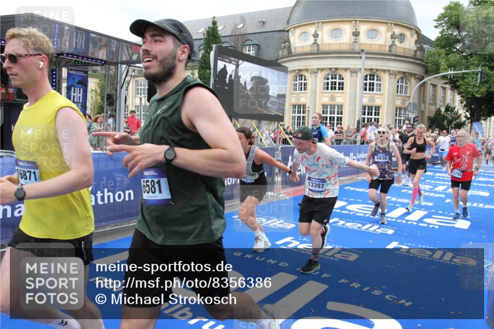 29.06.2025 - hella hamburg halbmarathon Michael Strokosch http://msf.ph/oto/8356386 29.06.2025 10:54:14 Ziel 1410, 3177, 3208, 3209, 3898, 5638, 6082, 6084, 6294, 6443, 6581, 8390, 9791, 12213, 13033, 13397, 13794, 15169, 15524, 16780, 16871 meine-sportfotos.de