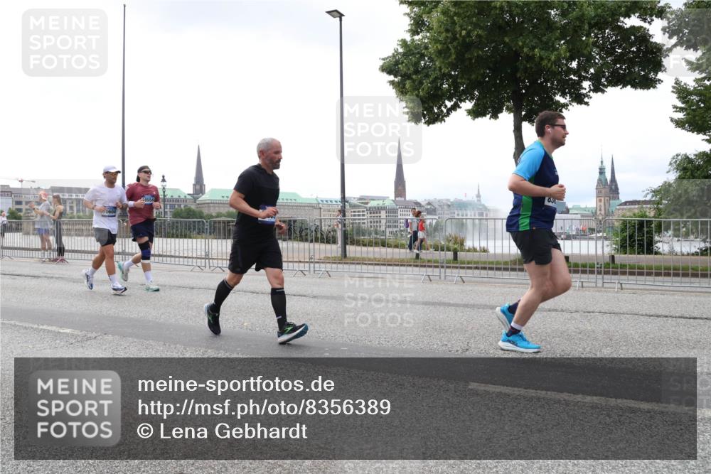 29.06.2025 - hella hamburg halbmarathon Lena Gebhardt http://msf.ph/oto/8356389 29.06.2025 10:39:01 Lombardsbrücke 0604, 40554, 030, 56, 1232, 1390, 1451, 1760, 2092, 2524, 2534, 2571, 2574, 2576, 2660, 2693, 2843, 2893, 2998, 3216, 3307, 3323, 3726, 3727, 3745, 3927, 4028, 4257, 4259, 4260, 4316, 4320, 4410, 4523, 4659, 4882, 4964, 5913, 6062, 6112, 6611, 6695, 6696, 6875, 7148, 7263, 7341, 7506, 7589, 7815, 7849, 8243, 8367, 8457, 8783, 9420, 9446, 9708, 9974, 9977, 10001, 10072, 10315, 10516, 10554, 13060 meine-sportfotos.de