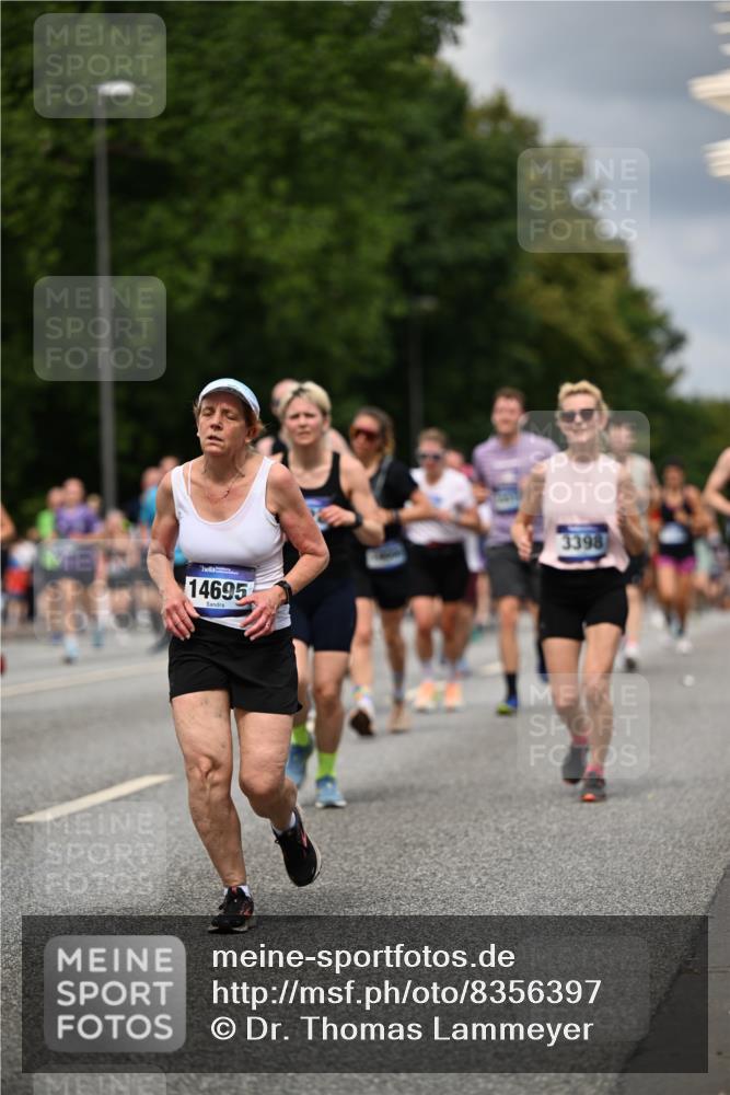 29.06.2025 - hella hamburg halbmarathon Dr. Thomas Lammeyer http://msf.ph/oto/8356397 29.06.2025 10:41:10 Kennedybrücke 56, 1253, 1488, 1490, 1597, 1948, 1952, 2072, 2552, 2811, 3165, 3398, 3428, 3714, 3895, 5560, 5786, 5789, 5809, 6359, 6804, 7202, 7235, 7632, 7707, 7773, 7823, 8257, 8258, 8315, 8936, 8937, 9806, 9918, 10112, 10123, 10487, 10862 meine-sportfotos.de