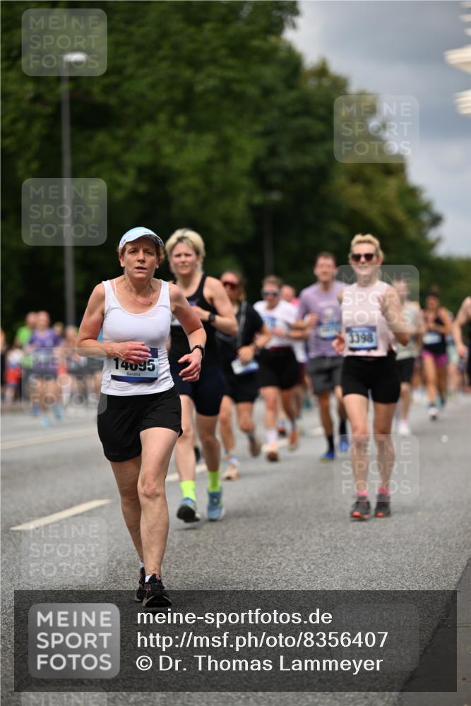 29.06.2025 - hella hamburg halbmarathon Dr. Thomas Lammeyer http://msf.ph/oto/8356407 29.06.2025 10:41:10 Kennedybrücke 56, 1253, 1488, 1490, 1597, 1948, 1952, 2072, 2552, 2811, 3165, 3398, 3428, 3714, 3895, 5560, 5786, 5789, 5809, 6359, 6804, 7202, 7235, 7632, 7707, 7773, 7823, 8257, 8258, 8315, 8936, 8937, 9806, 9918, 10112, 10123, 10487, 10862 meine-sportfotos.de