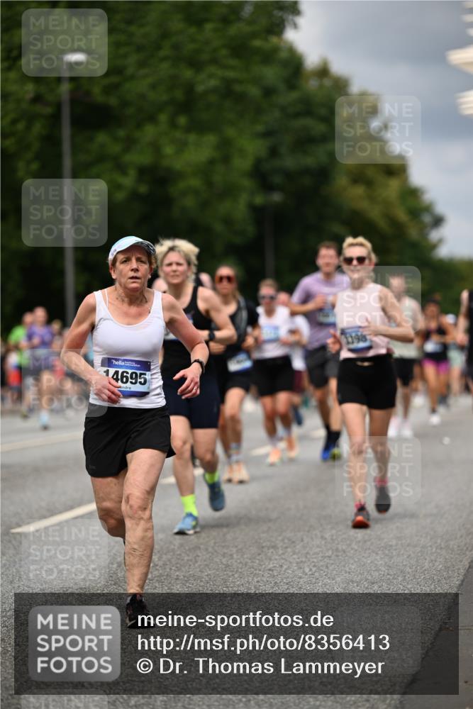 29.06.2025 - hella hamburg halbmarathon Dr. Thomas Lammeyer http://msf.ph/oto/8356413 29.06.2025 10:41:10 Kennedybrücke 56, 1253, 1488, 1490, 1597, 1948, 1952, 2072, 2552, 2811, 3165, 3398, 3428, 3714, 3895, 5560, 5786, 5789, 5809, 6359, 6804, 7202, 7235, 7632, 7707, 7773, 7823, 8257, 8258, 8315, 8936, 8937, 9806, 9918, 10112, 10123, 10487, 10862 meine-sportfotos.de
