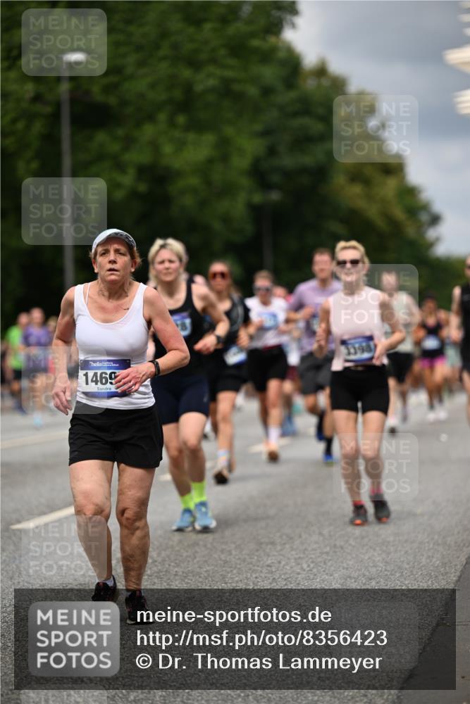 29.06.2025 - hella hamburg halbmarathon Dr. Thomas Lammeyer http://msf.ph/oto/8356423 29.06.2025 10:41:10 Kennedybrücke 56, 1253, 1488, 1490, 1597, 1948, 1952, 2072, 2552, 2811, 3165, 3398, 3428, 3714, 3895, 5560, 5786, 5789, 5809, 6359, 6804, 7202, 7235, 7632, 7707, 7773, 7823, 8257, 8258, 8315, 8936, 8937, 9806, 9918, 10112, 10123, 10487, 10862 meine-sportfotos.de