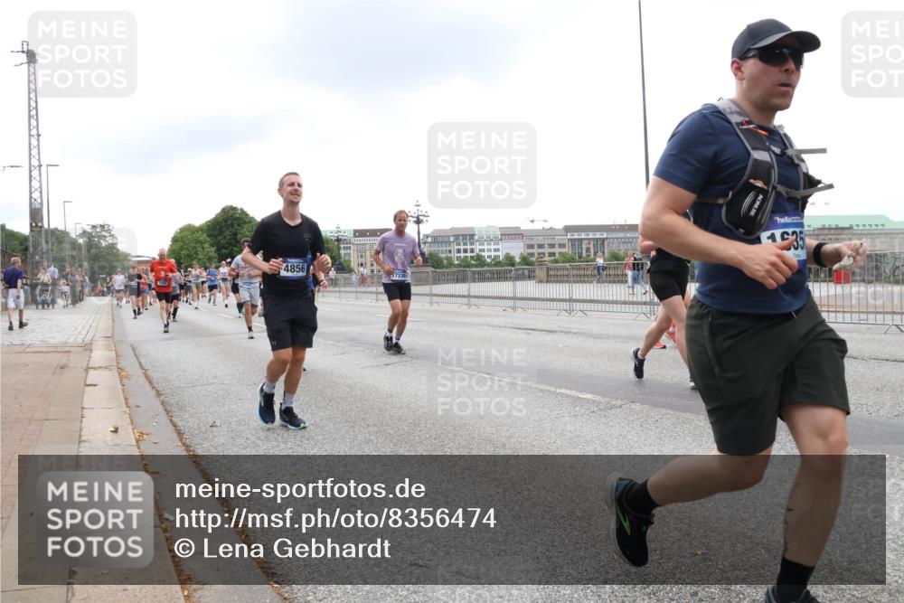 29.06.2025 - hella hamburg halbmarathon Lena Gebhardt http://msf.ph/oto/8356474 29.06.2025 10:48:05 Lombardsbrücke 4856, 17339, 1935, 1045, 1157, 1174, 1175, 1246, 1392, 1618, 1639, 1645, 1701, 1926, 2037, 2163, 2197, 2418, 2491, 2545, 2650, 2704, 2756, 2790, 2958, 3049, 3320, 3468, 3504, 3679, 3933, 4327, 4423, 4588, 4856, 5585, 5781, 5886, 5952, 6143, 7240, 7393, 7394, 7427, 7532, 7916, 7970, 8077, 8310, 8521, 8550, 8774, 8948, 9356, 9687, 9696, 9697, 9775, 9921, 10145, 10658, 10777, 10794, 10991, 11548, 11742, 11781, 11802, 11909, 12431 meine-sportfotos.de