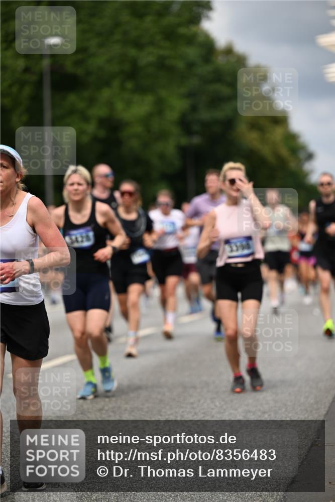 29.06.2025 - hella hamburg halbmarathon Dr. Thomas Lammeyer http://msf.ph/oto/8356483 29.06.2025 10:41:11 Kennedybrücke 56, 1118, 1253, 1488, 1490, 1597, 1948, 1952, 2072, 2552, 2811, 3165, 3398, 3428, 3714, 3873, 3895, 5560, 5786, 5789, 6359, 6804, 7202, 7235, 7632, 7707, 7773, 7823, 8257, 8258, 8315, 8936, 8937, 9806, 9918, 10024, 10112, 10123, 10862 meine-sportfotos.de
