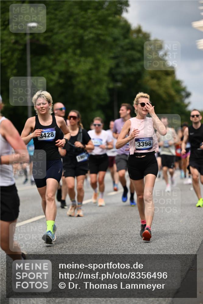 29.06.2025 - hella hamburg halbmarathon Dr. Thomas Lammeyer http://msf.ph/oto/8356496 29.06.2025 10:41:11 Kennedybrücke 56, 1118, 1253, 1488, 1490, 1597, 1948, 1952, 2072, 2552, 2811, 3165, 3398, 3428, 3714, 3873, 3895, 5560, 5786, 5789, 6359, 6804, 7202, 7235, 7632, 7707, 7773, 7823, 8257, 8258, 8315, 8936, 8937, 9806, 9918, 10024, 10112, 10123, 10862 meine-sportfotos.de