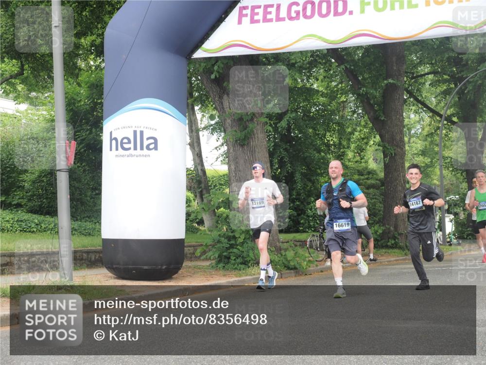 29.06.2025 - hella hamburg halbmarathon KatJ http://msf.ph/oto/8356498 29.06.2025 10:21:59 Zwischen KM18-KM19 1707, 1990 meine-sportfotos.de
