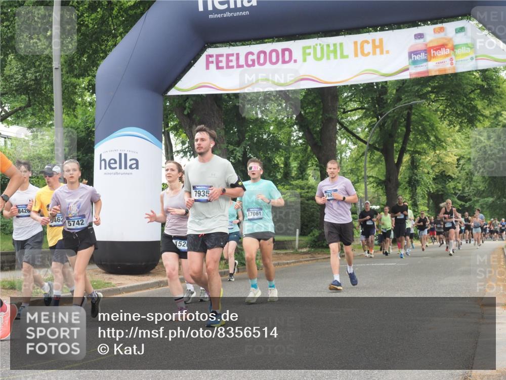 29.06.2025 - hella hamburg halbmarathon KatJ http://msf.ph/oto/8356514 29.06.2025 10:51:56 Zwischen KM18-KM19 1526, 2936, 4146, 5742, 0000, 6462, 7935 meine-sportfotos.de