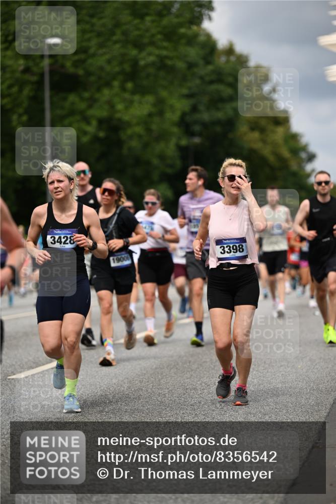29.06.2025 - hella hamburg halbmarathon Dr. Thomas Lammeyer http://msf.ph/oto/8356542 29.06.2025 10:41:11 Kennedybrücke 56, 1118, 1253, 1488, 1490, 1597, 1948, 1952, 2072, 2552, 2811, 3165, 3398, 3428, 3714, 3873, 3895, 5560, 5786, 5789, 6359, 6804, 7202, 7235, 7632, 7707, 7773, 7823, 8257, 8258, 8315, 8936, 8937, 9806, 9918, 10024, 10112, 10123, 10862 meine-sportfotos.de