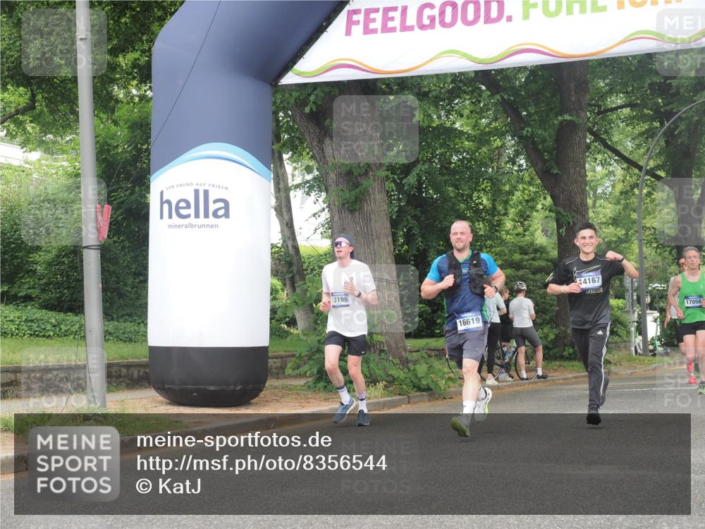 29.06.2025 - hella hamburg halbmarathon KatJ http://msf.ph/oto/8356544 29.06.2025 10:21:59 Zwischen KM18-KM19 1707, 1990 meine-sportfotos.de