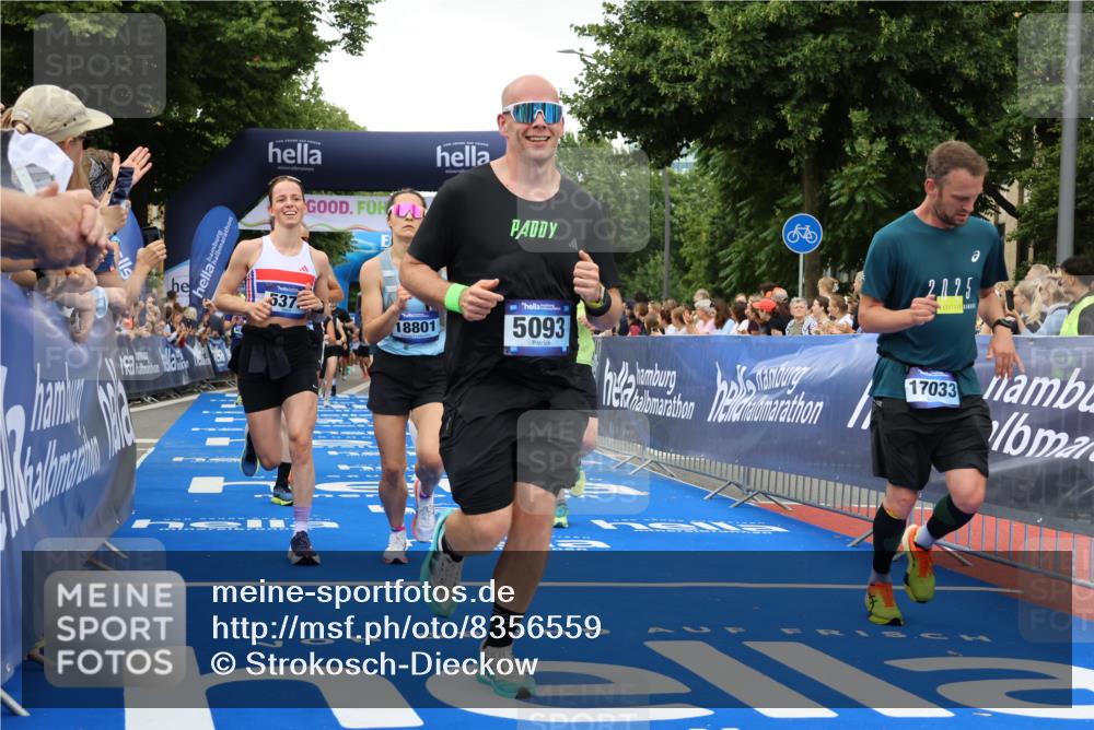 29.06.2025 - hella hamburg halbmarathon Strokosch-Dieckow http://msf.ph/oto/8356559 29.06.2025 10:52:08 Ziel 1482, 2397, 2595, 4837, 5032, 5087, 5093, 5378, 5482, 6897, 7732, 9074, 9082, 12135, 12580, 13726, 14248, 14300, 15275, 15506, 15829, 16003, 16179, 16320, 16591, 16666, 17033, 17130, 18475, 18801 meine-sportfotos.de