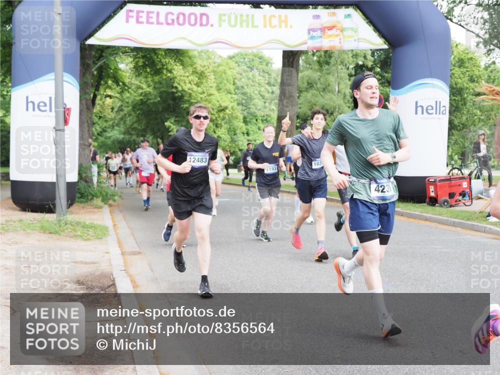29.06.2025 - hella hamburg halbmarathon MichiJ http://msf.ph/oto/8356564 29.06.2025 10:42:02 Zwischen KM18-KM19 1193, 1506, 2448, 3652, 4231, 4897, 6355, 6356, 7221, 8223, 10368, 10376, 12483, 15389, 15818, 16879, 18031, 18181, 19000 meine-sportfotos.de