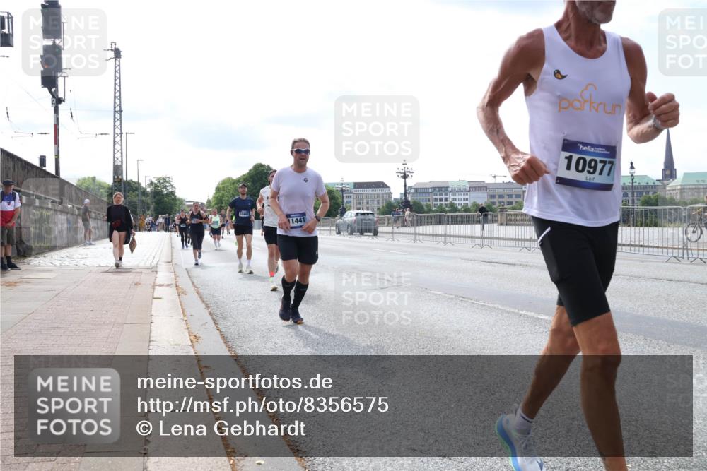 29.06.2025 - hella hamburg halbmarathon Lena Gebhardt http://msf.ph/oto/8356575 29.06.2025 10:13:55 Lombardsbrücke 10443, 11441, 6, 10977, 1131, 1194, 1480, 1890, 2055, 2359, 2721, 2904, 2987, 4001, 4032, 4795, 4950, 4962, 5232, 5546, 5631, 5719, 6026, 6287, 6710, 6717, 6724, 7446, 7447, 7462, 7913, 8057, 8279, 8673, 9128, 9612, 9631, 9886, 10442, 10443, 10977, 11441, 11987, 12313, 12797, 12928, 12929, 12938, 13331, 13788, 13928, 15085, 15482, 15663, 15721, 15722, 15840, 16491, 17439, 17472, 17985, 18041, 18222, 18231, 18236, 18239 meine-sportfotos.de