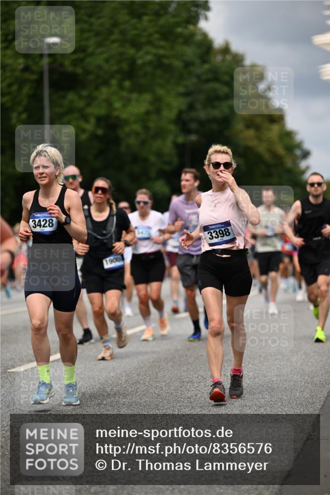 29.06.2025 - hella hamburg halbmarathon Dr. Thomas Lammeyer http://msf.ph/oto/8356576 29.06.2025 10:41:11 Kennedybrücke 56, 1118, 1253, 1488, 1490, 1597, 1948, 1952, 2072, 2552, 2811, 3165, 3398, 3428, 3714, 3873, 3895, 5560, 5786, 5789, 6359, 6804, 7202, 7235, 7632, 7707, 7773, 7823, 8257, 8258, 8315, 8936, 8937, 9806, 9918, 10024, 10112, 10123, 10862 meine-sportfotos.de