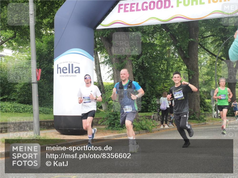 29.06.2025 - hella hamburg halbmarathon KatJ http://msf.ph/oto/8356602 29.06.2025 10:22:00 Zwischen KM18-KM19 1707, 1990 meine-sportfotos.de