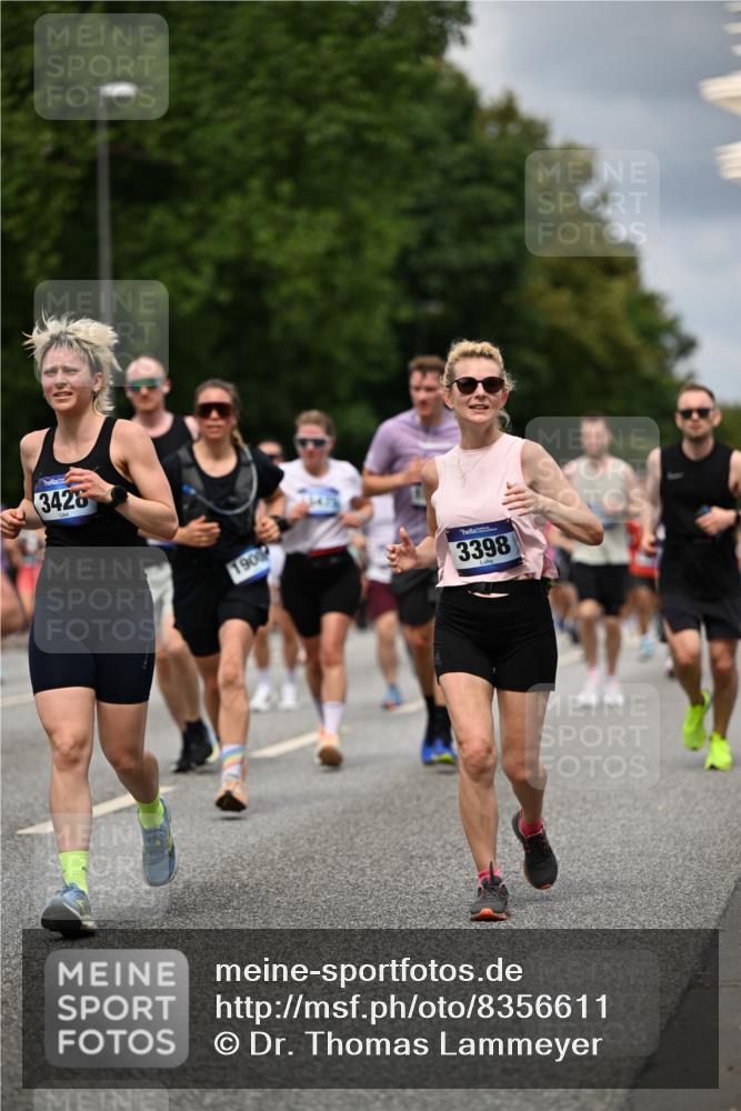 29.06.2025 - hella hamburg halbmarathon Dr. Thomas Lammeyer http://msf.ph/oto/8356611 29.06.2025 10:41:11 Kennedybrücke 56, 1118, 1253, 1488, 1490, 1597, 1948, 1952, 2072, 2552, 2811, 3165, 3398, 3428, 3714, 3873, 3895, 5560, 5786, 5789, 6359, 6804, 7202, 7235, 7632, 7707, 7773, 7823, 8257, 8258, 8315, 8936, 8937, 9806, 9918, 10024, 10112, 10123, 10862 meine-sportfotos.de