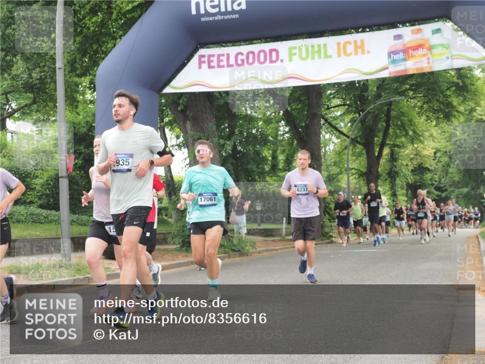 29.06.2025 - hella hamburg halbmarathon KatJ http://msf.ph/oto/8356616 29.06.2025 10:51:57 Zwischen KM18-KM19 1526, 4146, 5742, 0000, 6462, 7935 meine-sportfotos.de